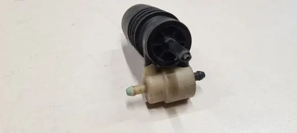 Volkswagen Golf IV Windscreen/windshield washer pump