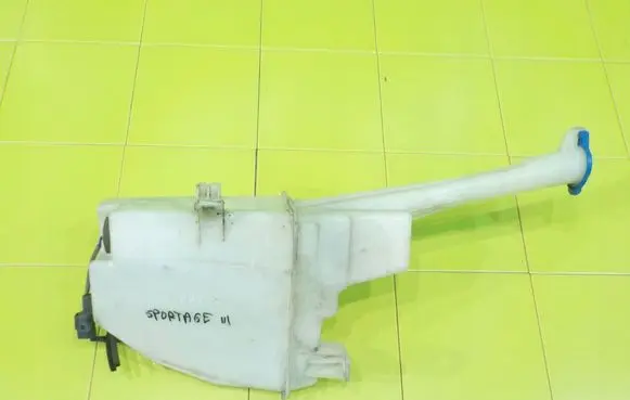 KIA Sportage Windshield washer fluid reservoir/tank 17AB204