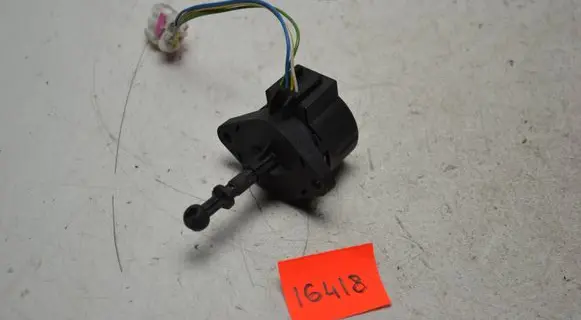BMW 3 E46 Headlight level adjustment motor 8372381 1307220020