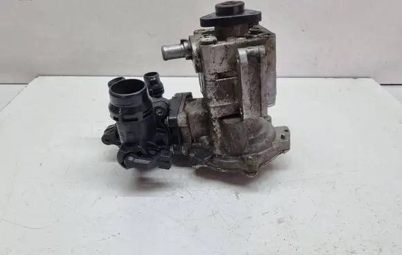 BMW 3 E46 Power steering pump 6756611