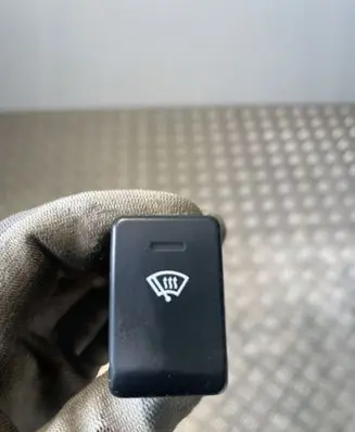 Subaru Forester SG Windscreen/window heater switch