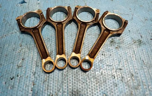 Ford Fiesta Piston with connecting rod RFCJ5G6205CA
