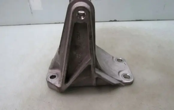 Nissan Leaf II (ZE1) Gearbox mounting bracket