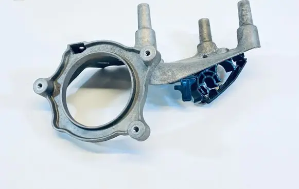 Engine mounting bracket