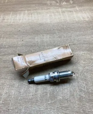 Volkswagen Touran I Spark plug 101905620