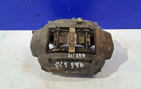 Mercedes-Benz CLS C219 Front brake caliper 