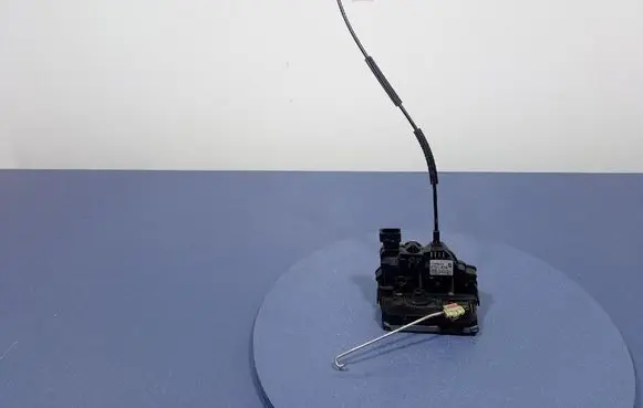 Opel Meriva A Front door lock 13258274
