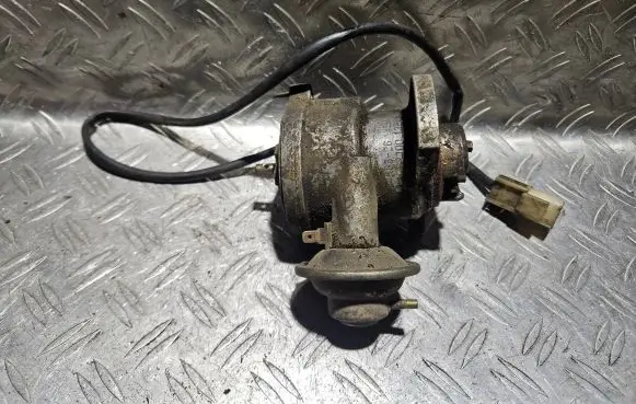 Nissan Bluebird Spark distributor D4R8326 2210013E06