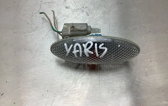 Toyota Yaris Front fender indicator light 18A569B