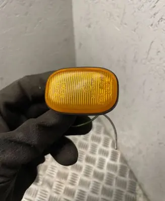 Front fender indicator light