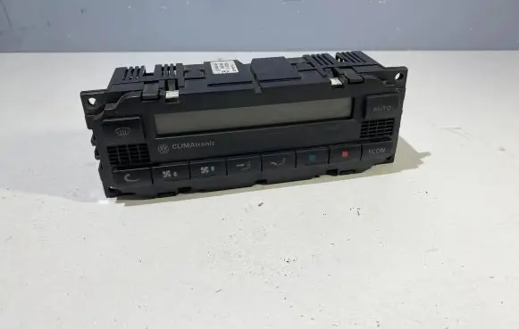 Volkswagen PASSAT B5 Climate control unit 3B1907044H 2400022303