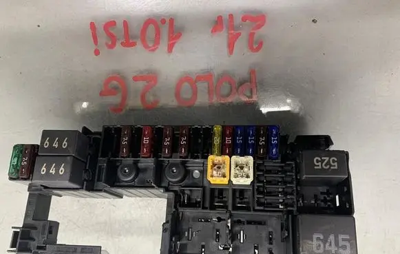 Volkswagen Polo VI Fuse box set