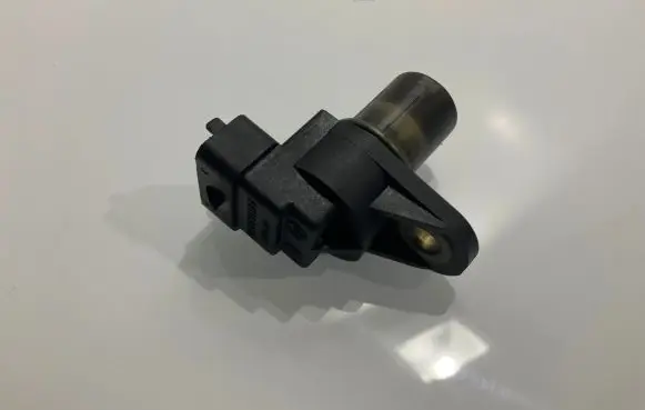 Mercedes-Benz E W211 Camshaft position sensor A0031539728 690104 0031539728
