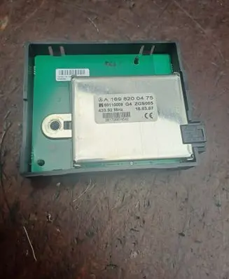Mercedes-Benz B W245 Aerial antenna amplifier A1698200475 50110009 061706674542