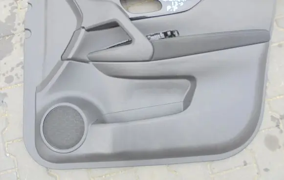 Nissan Qashqai Front door card panel trim