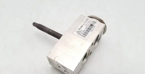 Opel Insignia A Air conditioning (A/C) expansion valve EBH15M144 52427385