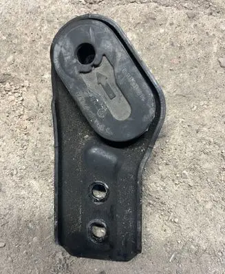 Opel Zafira B Radiator mount bracket GM16118278