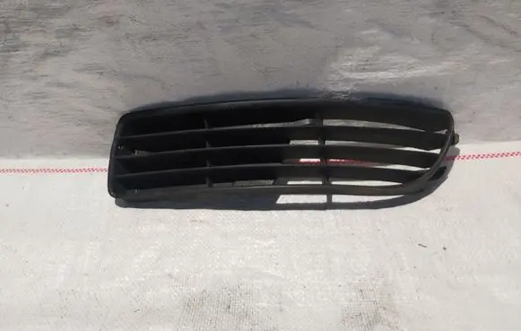 Audi A4 S4 B5 8D Front bumper lower grill 8D0807345