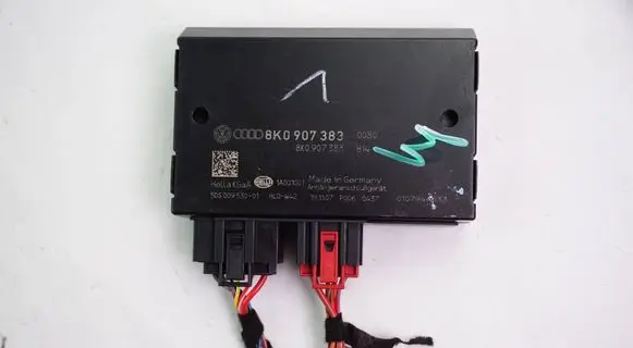 Audi A4 S4 B8 8K Tow bar trailer control unit/module 8K0907383