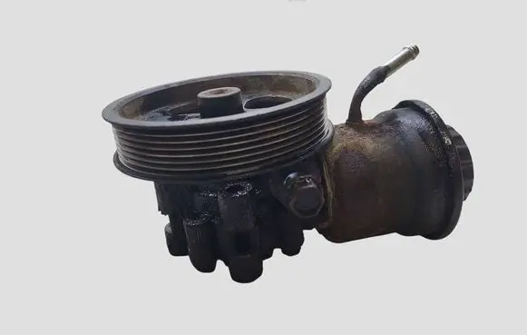 Toyota Corolla Verso AR10 Power steering pump
