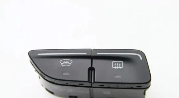 Ford Focus Windscreen/window heater switch AM5T18K574AB