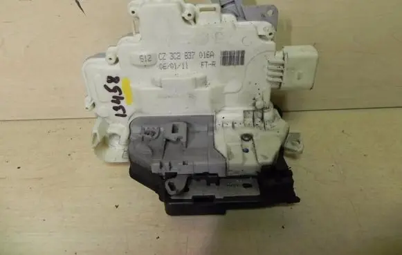 Volkswagen PASSAT B7 Loading door lock 3C2837016A
