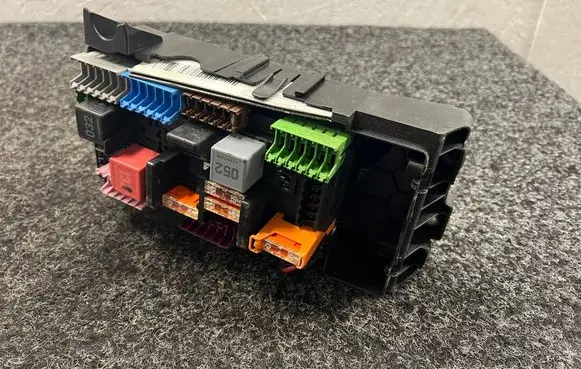 Mercedes-Benz E W213 Fuse module A2135840800