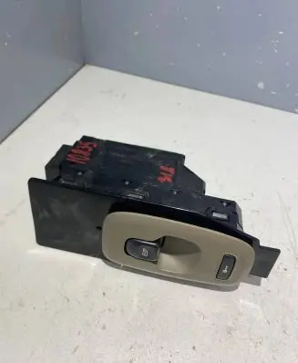 Volvo V70 Electric window control switch 30737519