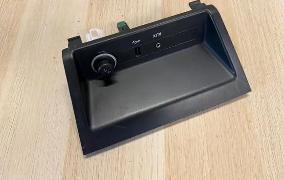 Skoda Fabia Mk3 (NJ) USB socket connector 6V0857367A