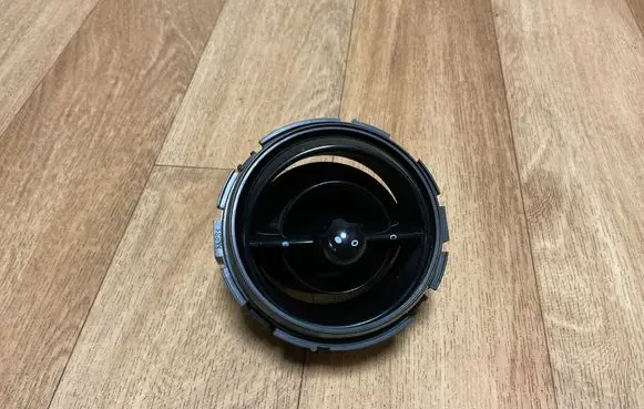 Mini One - Cooper R50 - 53 Dash center air vent grill 680088706 576334
