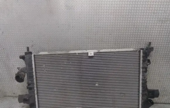 Opel Zafira B Coolant radiator
