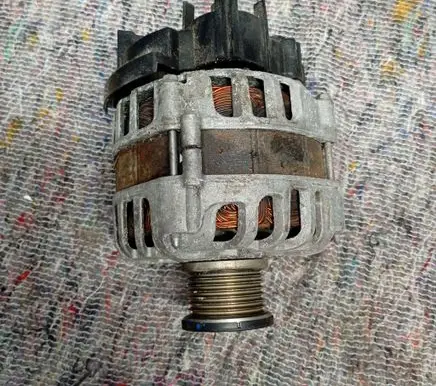 Dacia Duster II Generator/alternator 231005300R