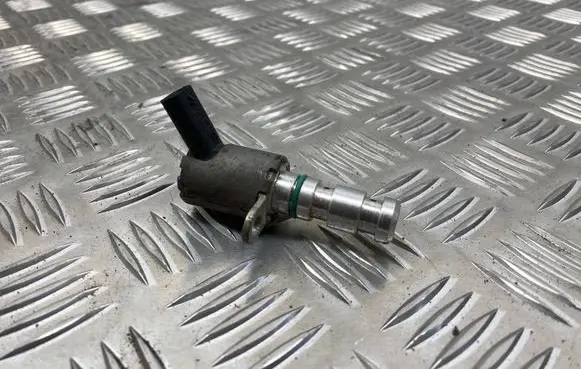 Ford Focus Oil pressure sensor CM5G6C880CA