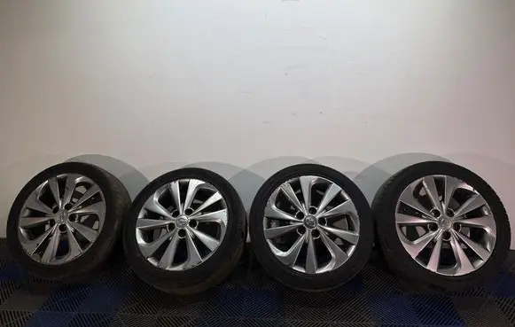 Toyota Auris E180 R17 alloy rim 