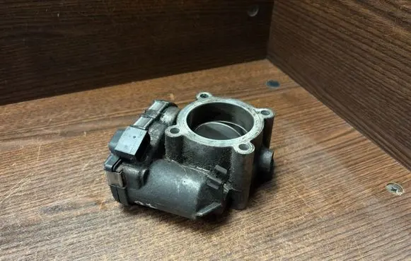 Mercedes-Benz Vito Viano W639 Throttle valve 6420900270 A6420900270
