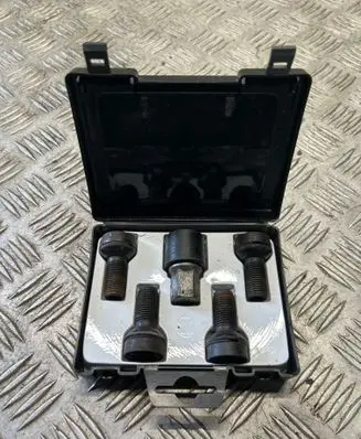 Mercedes-Benz A W176 Anti-theft wheel nuts and lock A0019901607