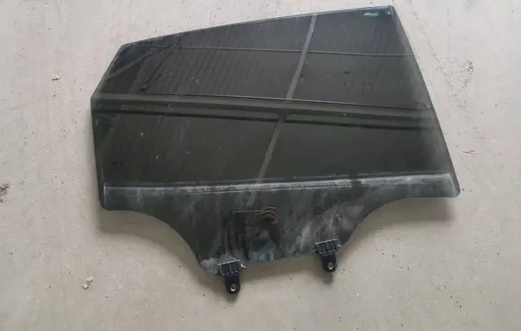 Hyundai Kona I Rear side window DOT748AS3M35 E000008 43R016943