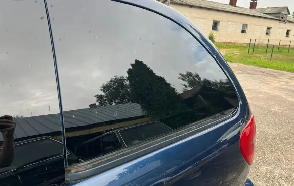 Chrysler Grand Voyager IV Rear side window