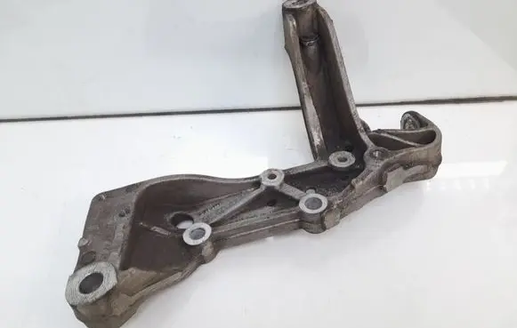 Volkswagen Jetta V Front lower control arm/wishbone 1K0199295F