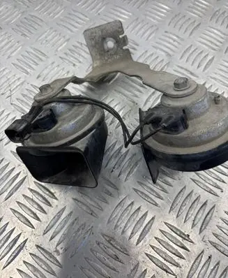 BMW 5 E60 E61 Horn signal A046522