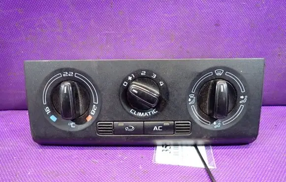 Skoda Fabia Mk2 (5J) Climate control unit 5J0820045B
