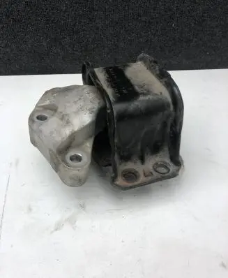 Citroen C4 II Engine mount bracket 9636583980
