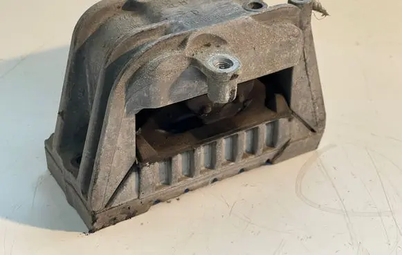 Skoda Yeti (5L) Engine mount bracket 1K0199262