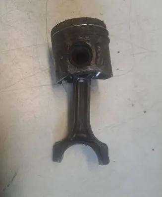 Opel Antara Piston with connecting rod