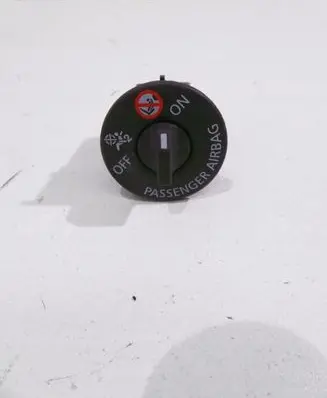 Renault Kadjar Passenger airbag on/off switch 