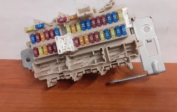 Nissan Qashqai Fuse box set 252307990A 11058