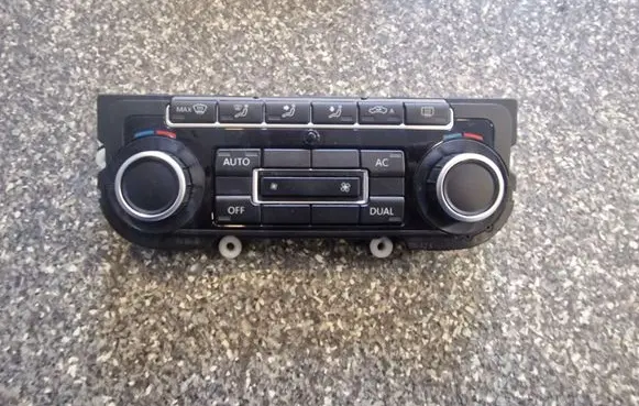 Volkswagen Tiguan Climate control unit 5K0907044BS
