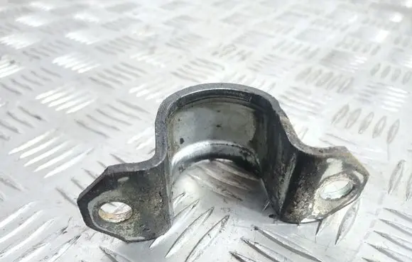 Mazda CX-7 Sway bar bush bracket, front 