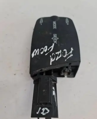 Ford Focus Sound control switch 758710
