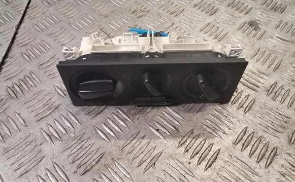 Volkswagen PASSAT B5.5 Climate control unit 1j0820045g